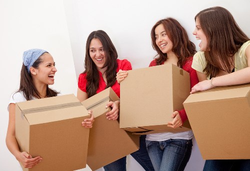 Unpacking services organizing items in storage